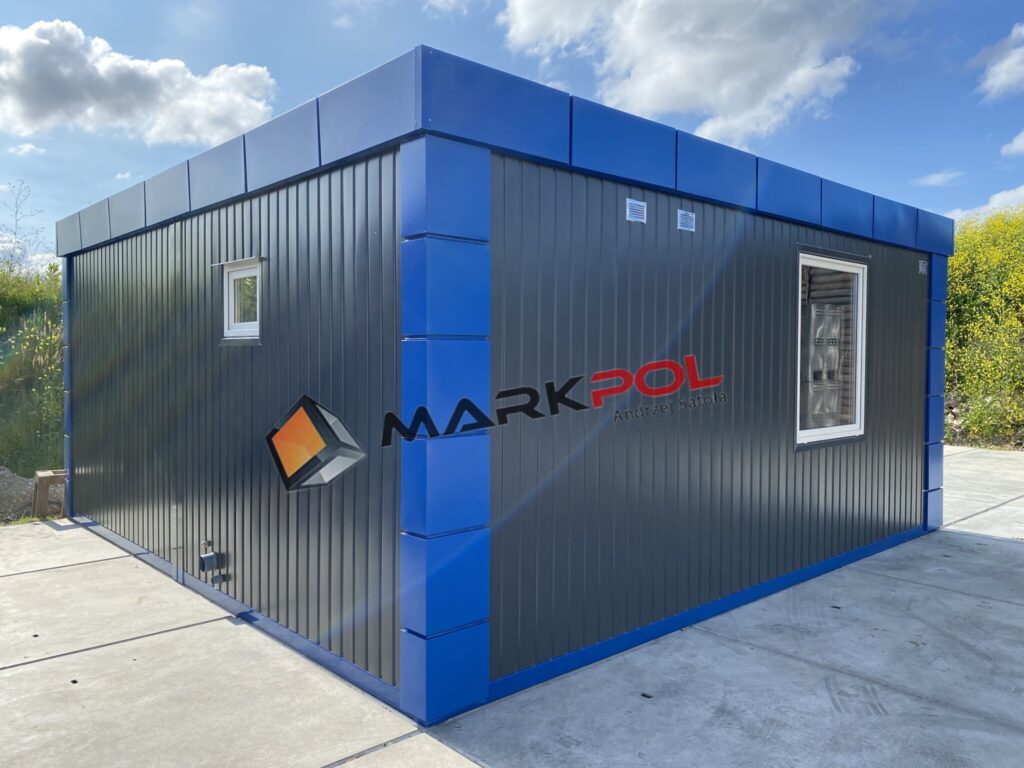 Nowoczesny budynek modułowy z oknami - kontenery socjalne