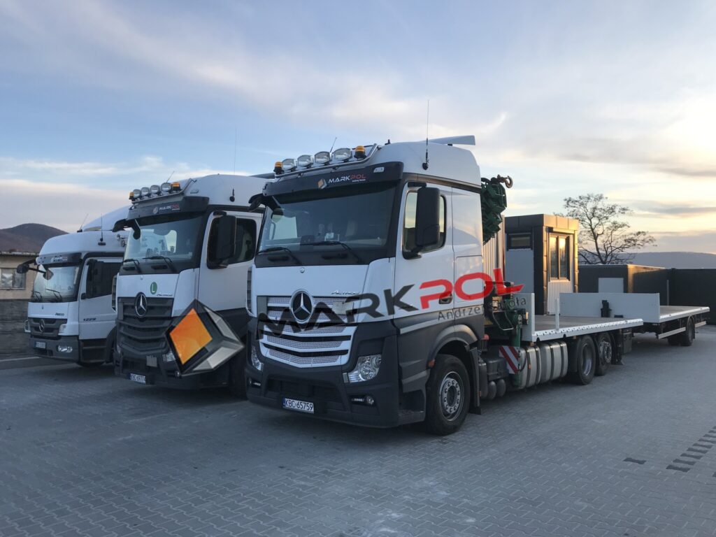bezpieczny i terminowy transport zamówionych kontenerów pod wskazany adres